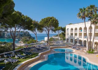 Apartment Hotel Cala Galdana