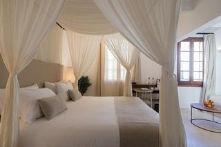 Boutique Hotel S et des Born in Cala Blanca